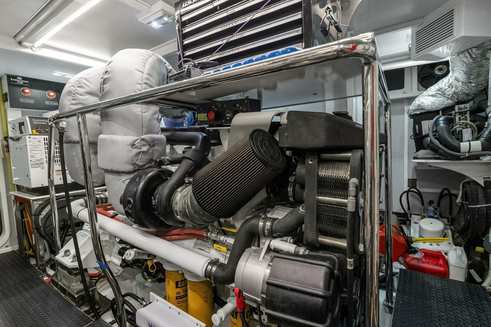 2014 Hampton 720 Skylounge LRC