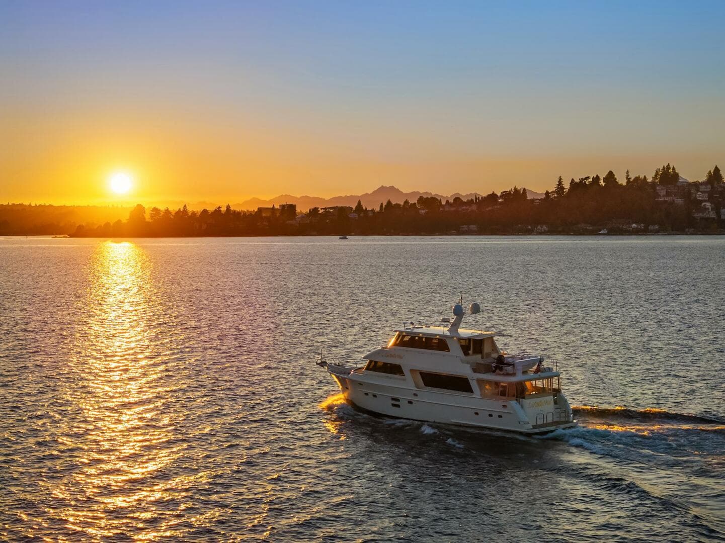 2014 Hampton 720 Skylounge LRC