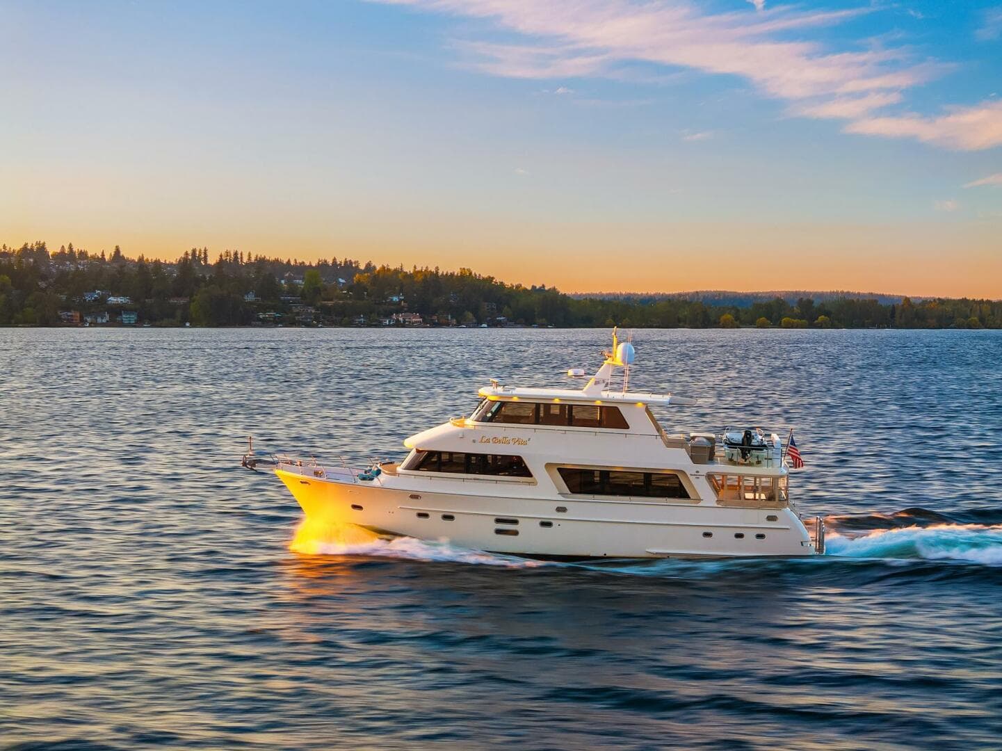 2014 Hampton 720 Skylounge LRC