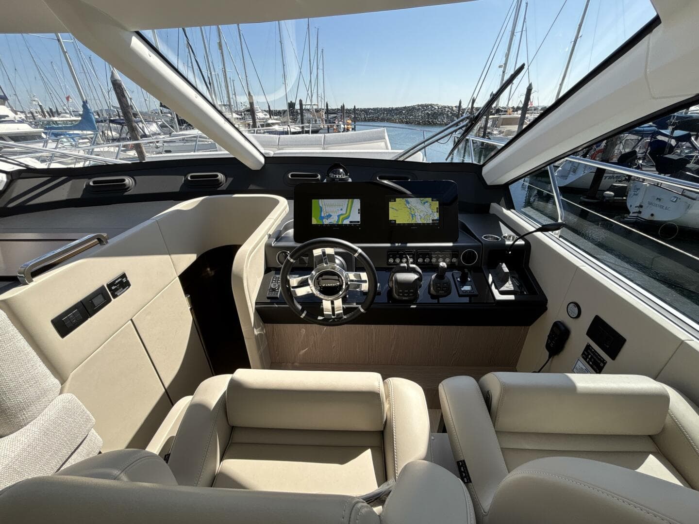 2025 Azimut Fly 53