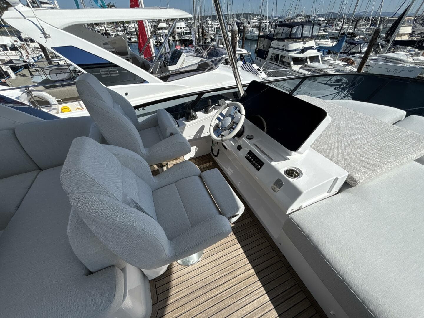 2025 Azimut Fly 53