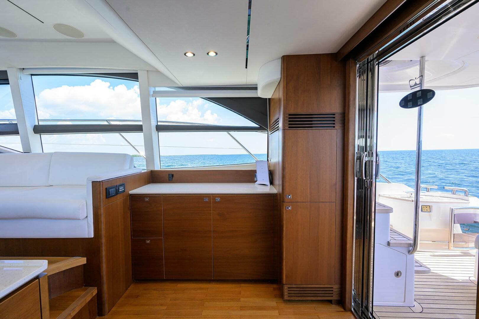 Princess F49 Chill- Galley/Salon