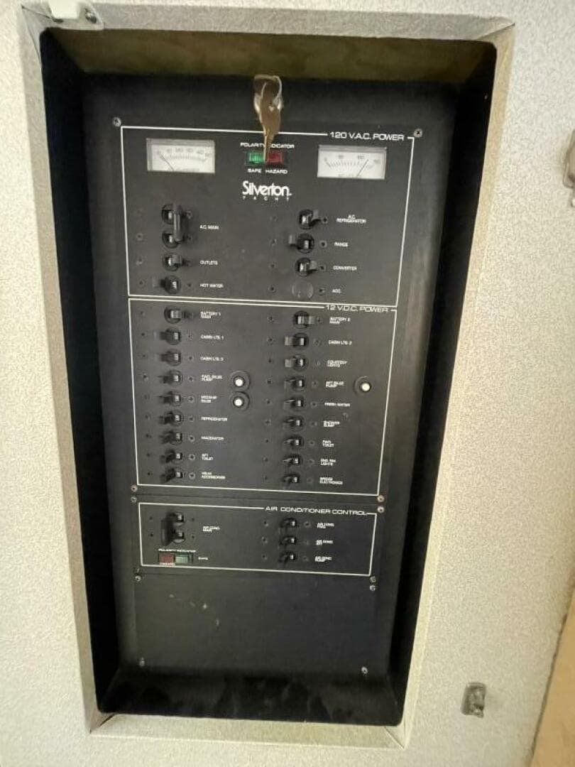 1994 Silverton 34 Motor Yacht