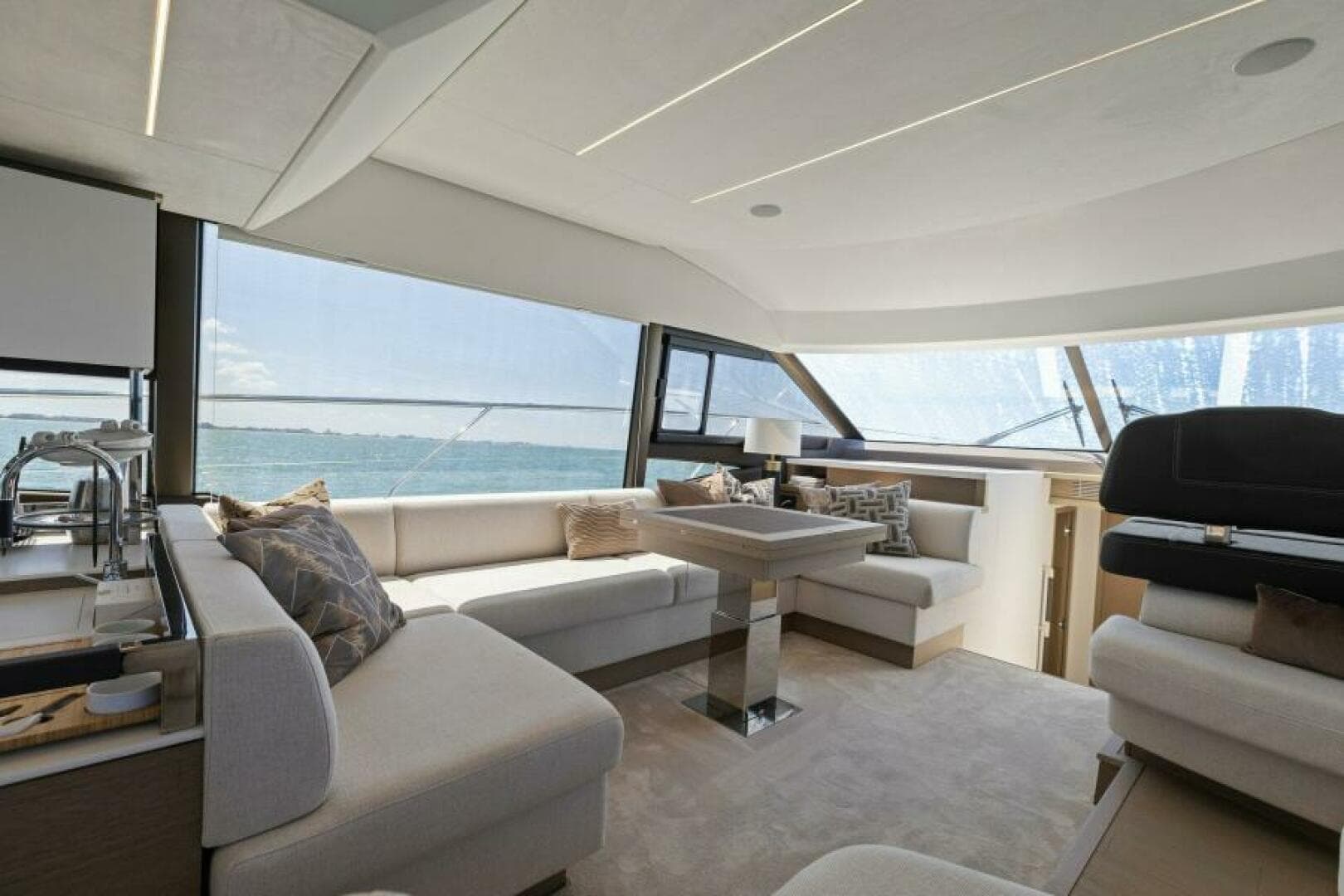 2022 59 Prestige Flybridge - How Sweet It Its - Dinette