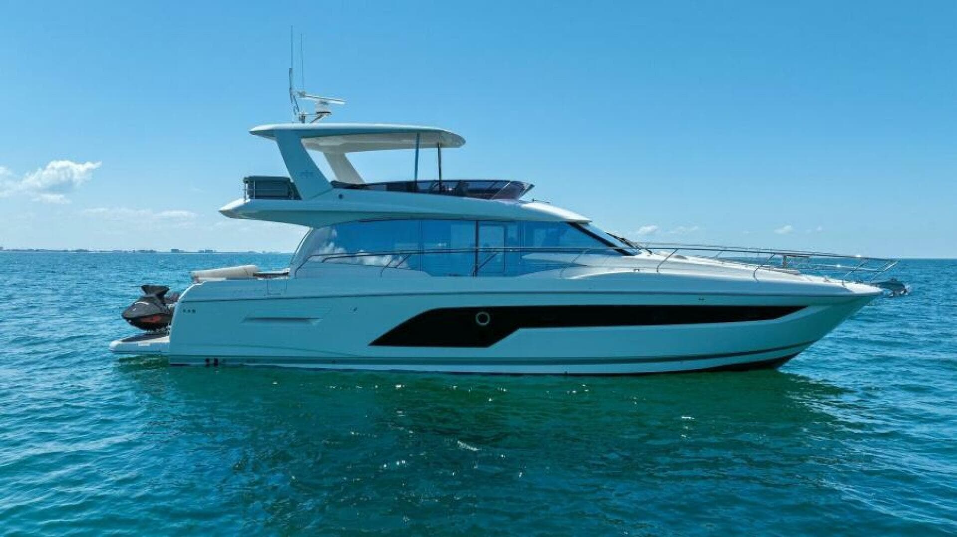 2022 59 Prestige Flybridge - How Sweet It Its - Profile
