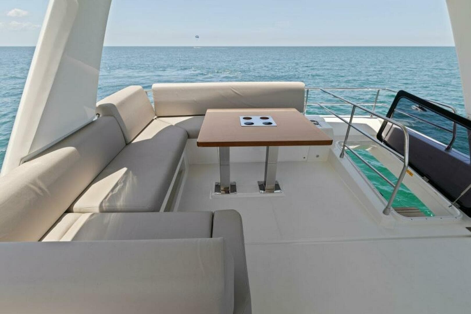 2022 59 Prestige Flybridge - How Sweet It Its - Flybridge