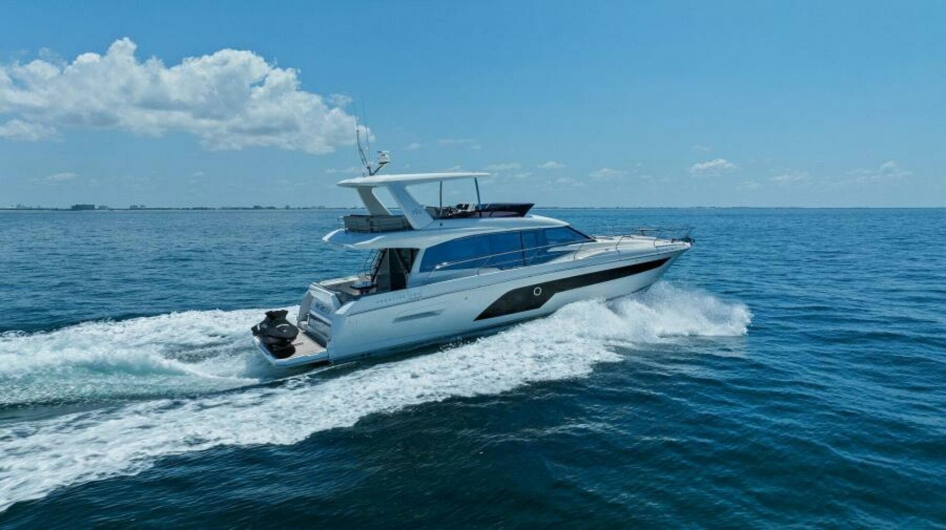 2022 59 Prestige Flybridge - How Sweet It Its - Running Profile 