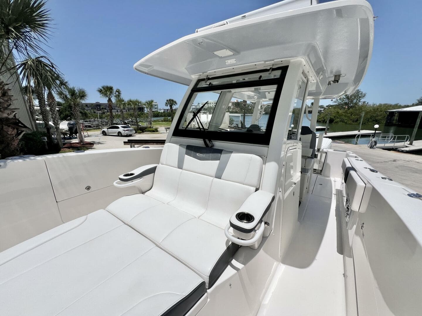 2021 Robalo R360
