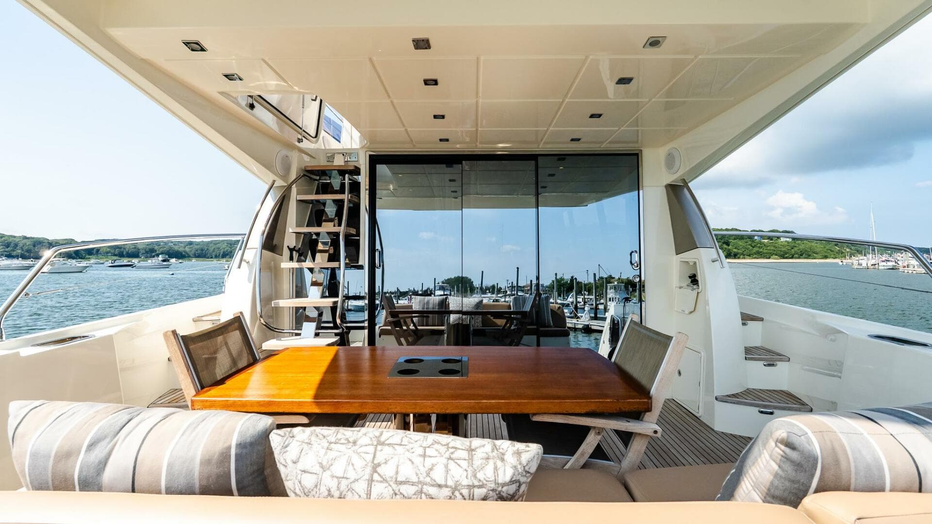 2014 Prestige 550 Flybridge