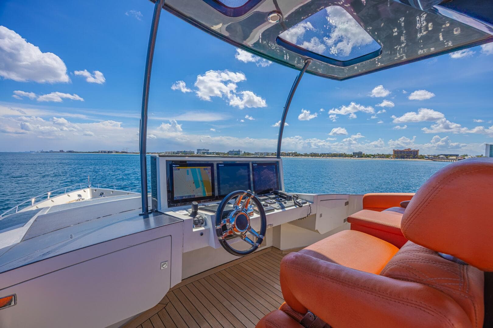 2010 Lazzara Yachts LSX 92