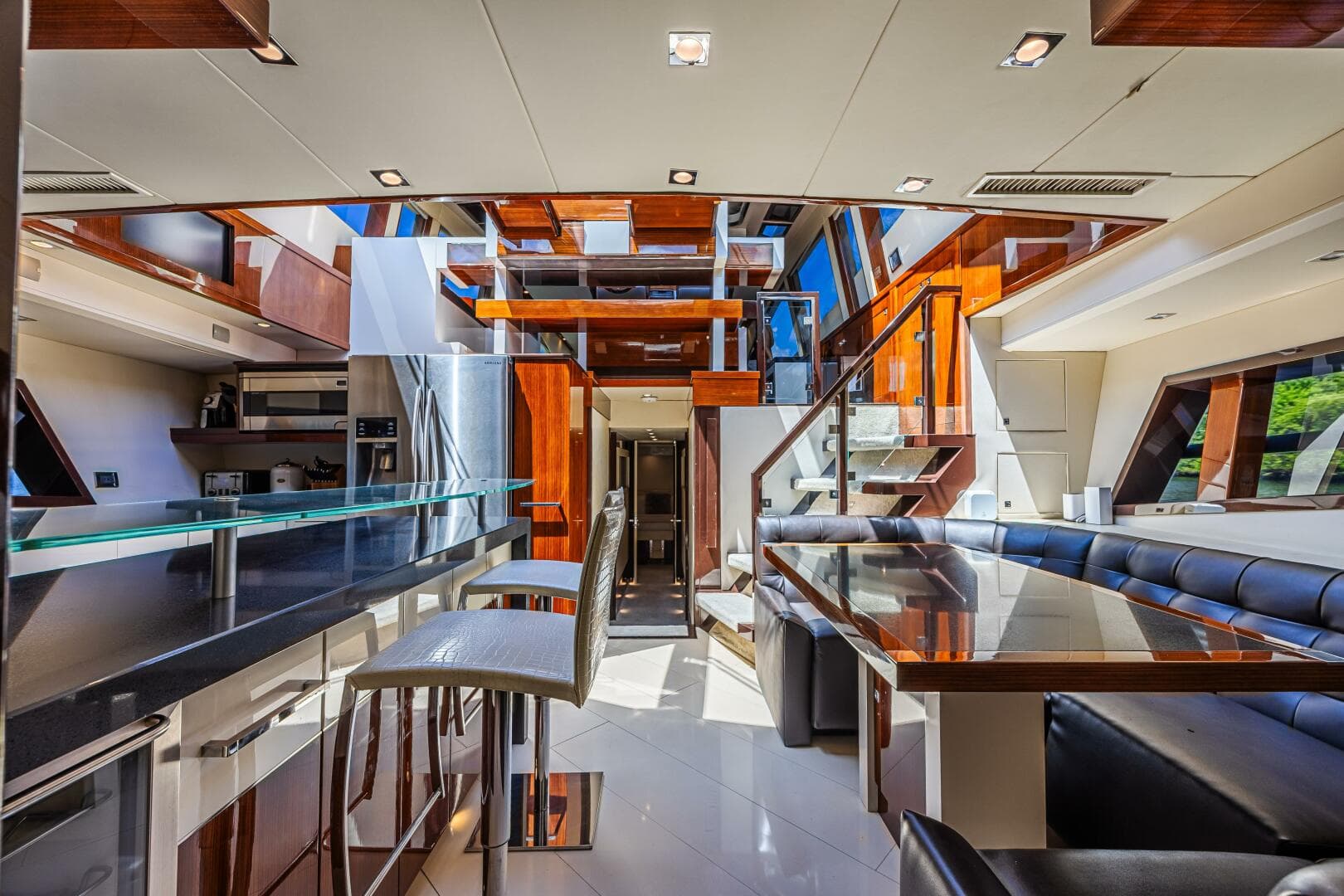 2010 Lazzara Yachts LSX 92