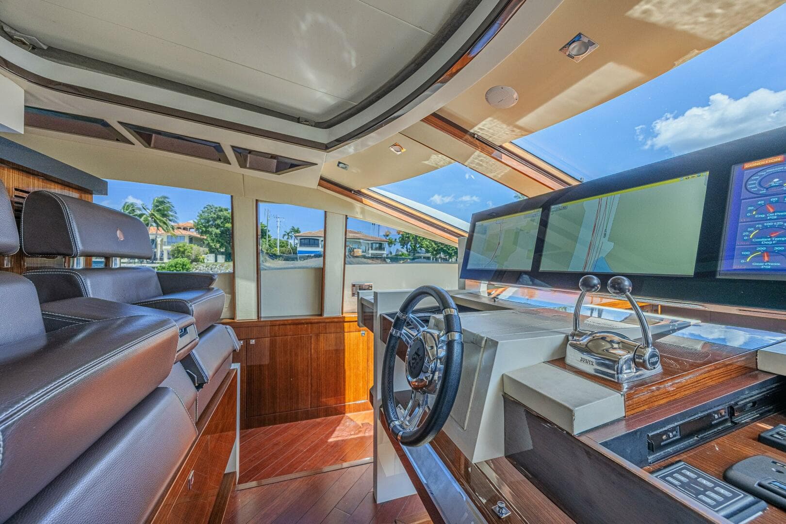 2010 Lazzara Yachts LSX 92