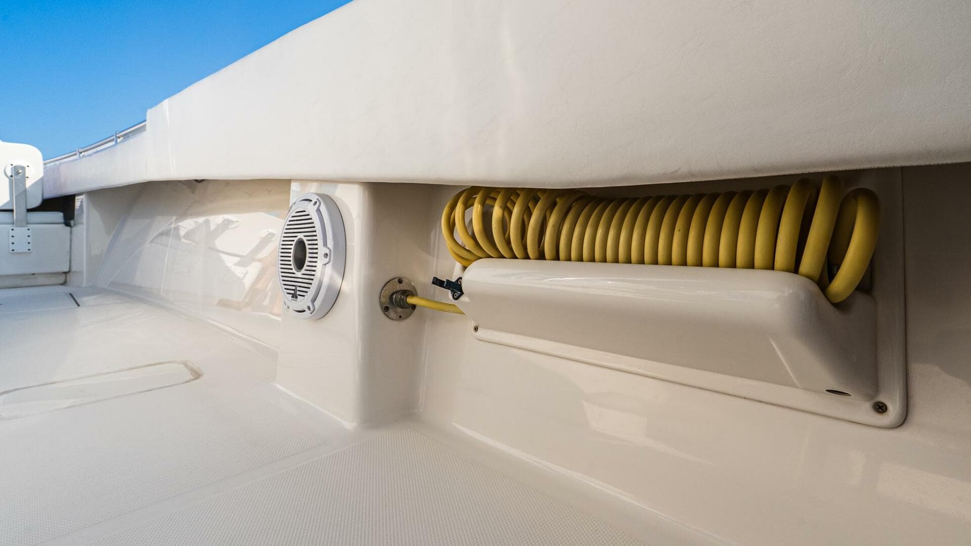 2016 Invincible 33 Open Fisherman