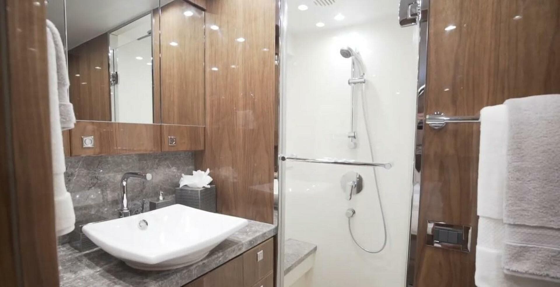 2017 Hargrave Raised Pilothouse