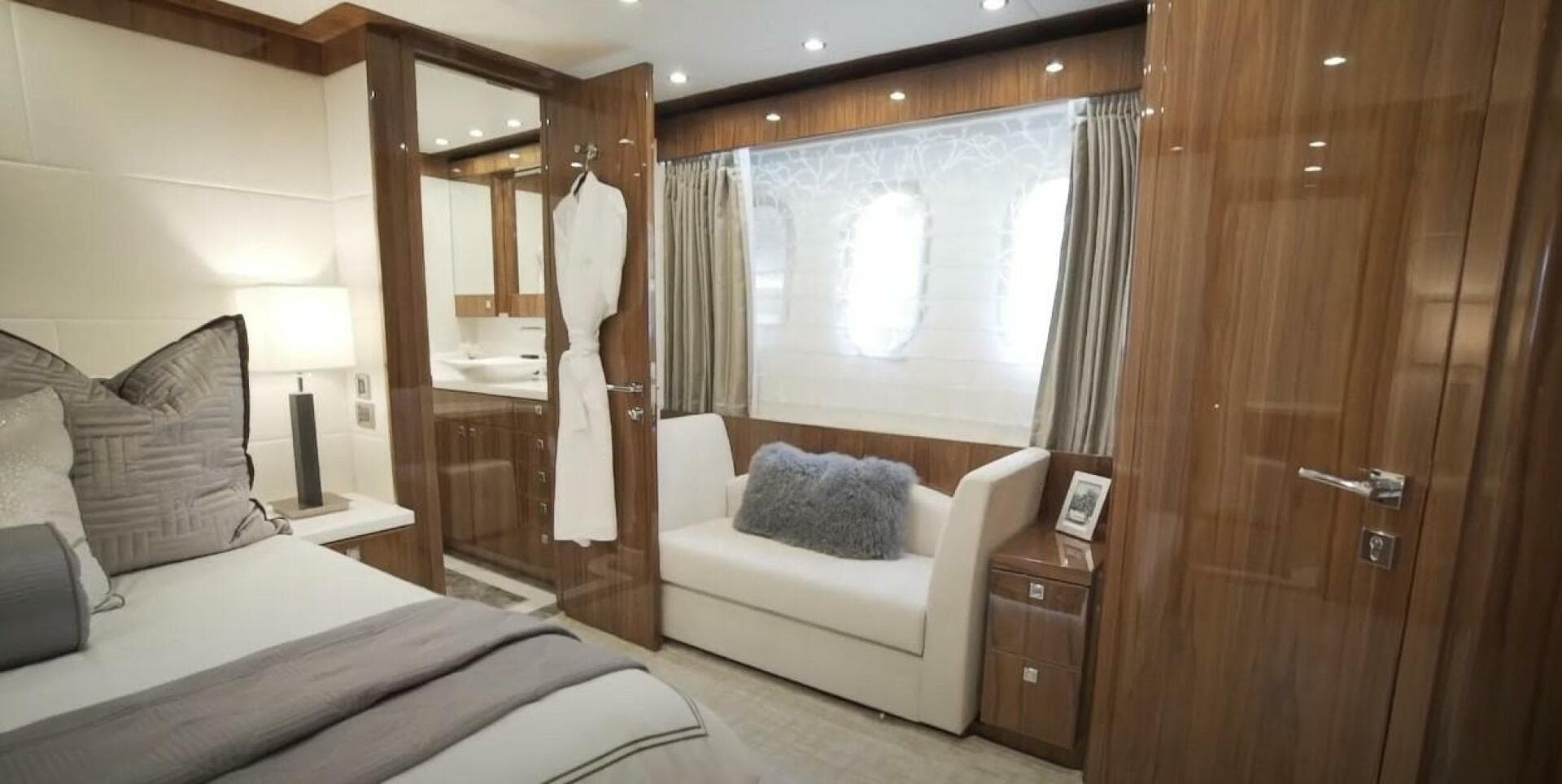 2017 Hargrave Raised Pilothouse