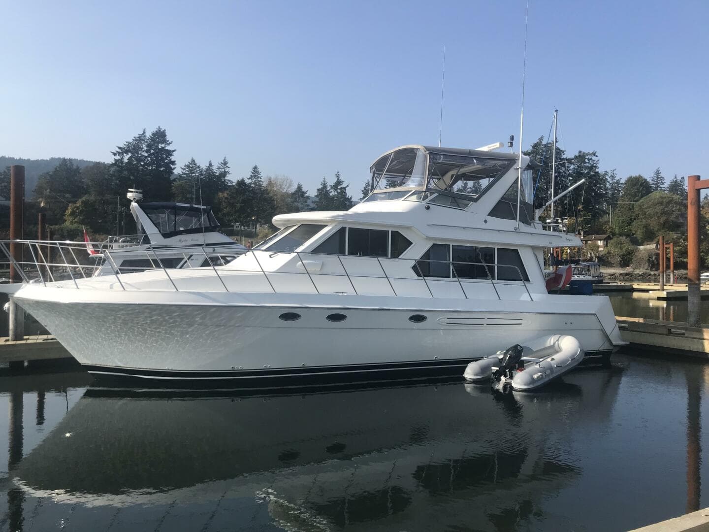 2004 Navigator 4400 pilot house