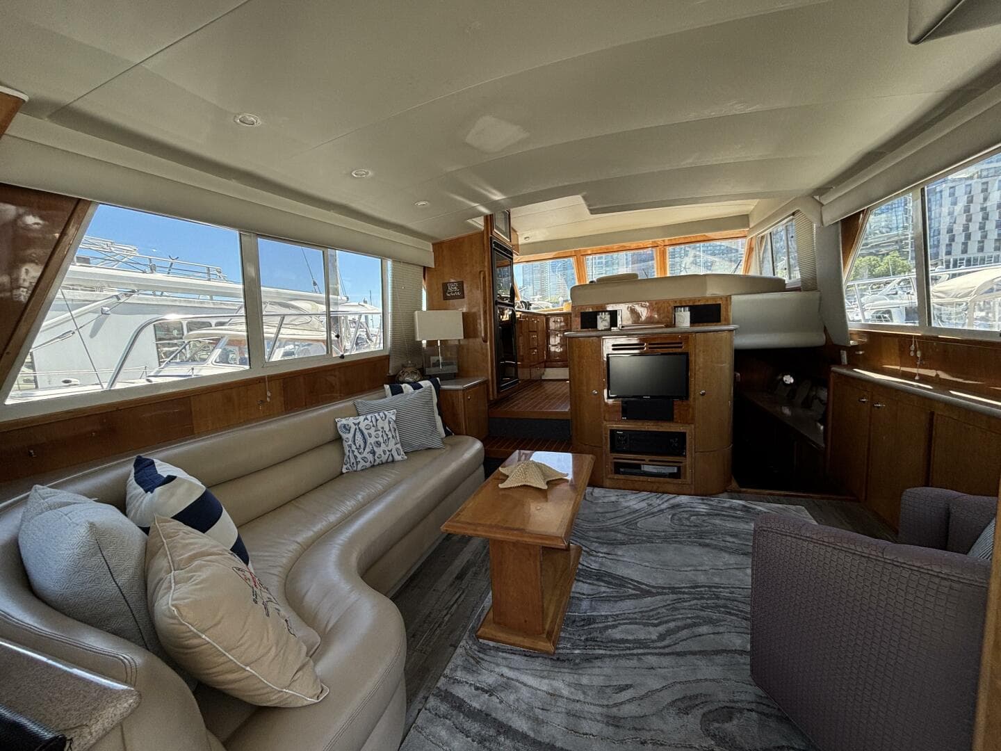 2004 Navigator 4400 pilot house