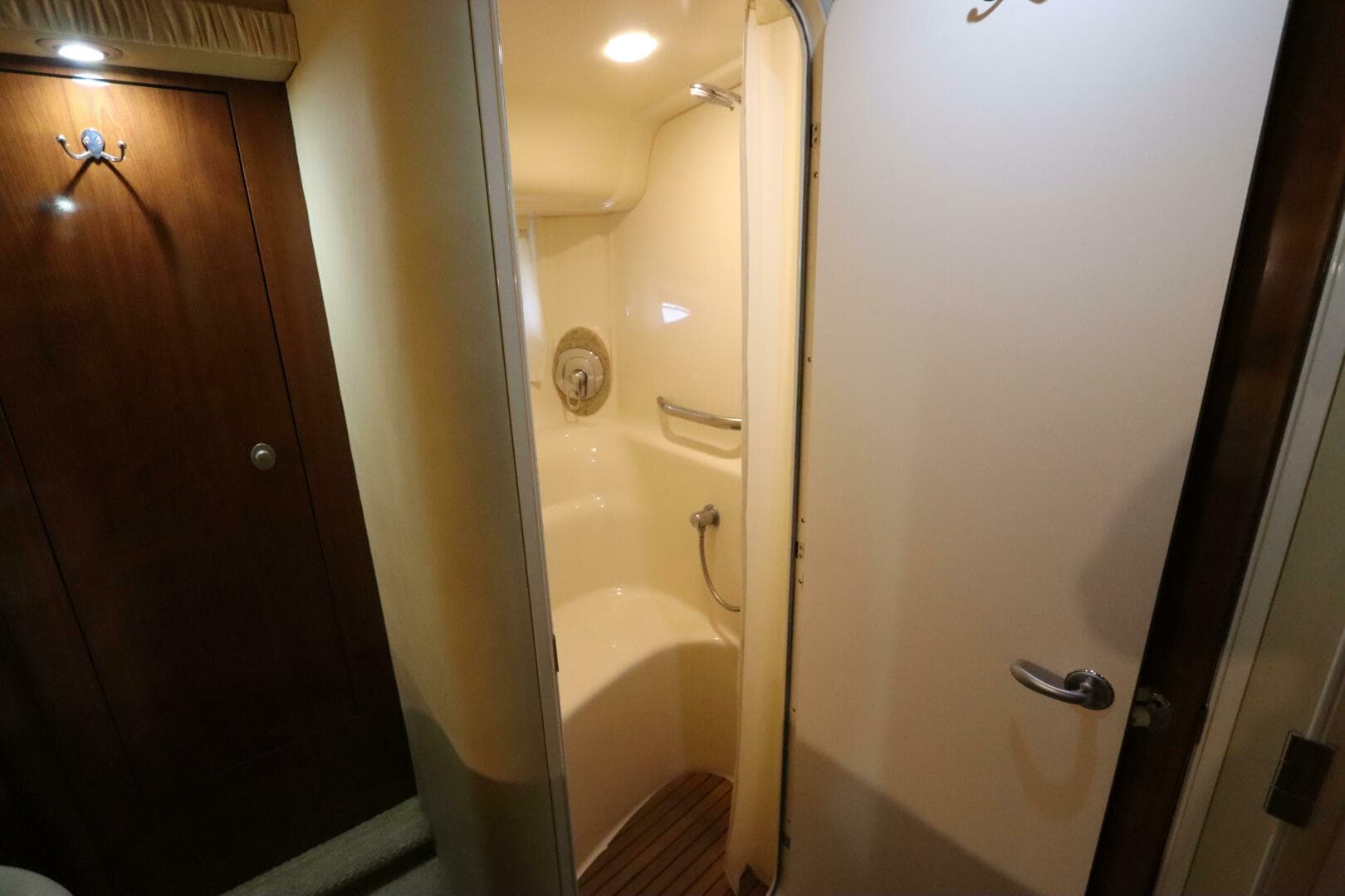 2004 Sea Ray 420 Sundancer