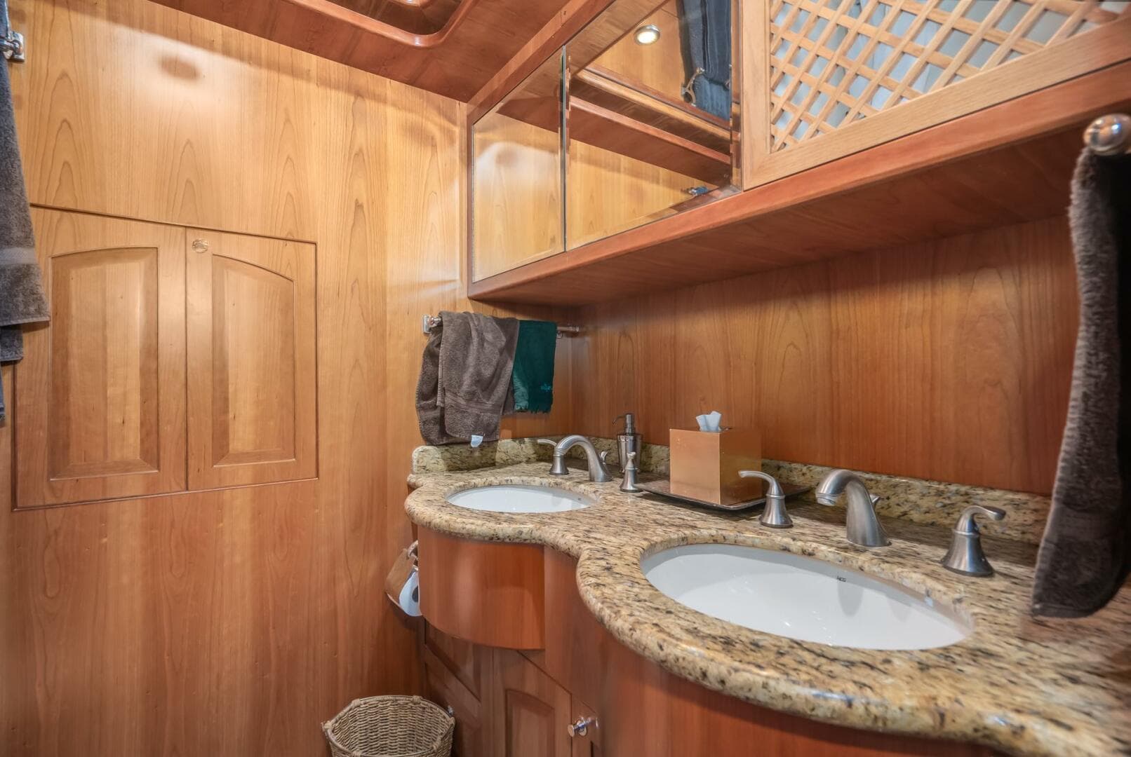 2005 President Skylounge