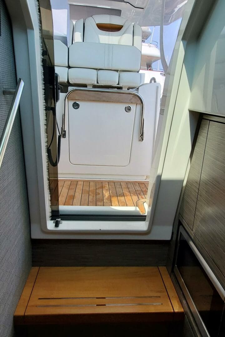 2021 Tiara Yachts 38 LS