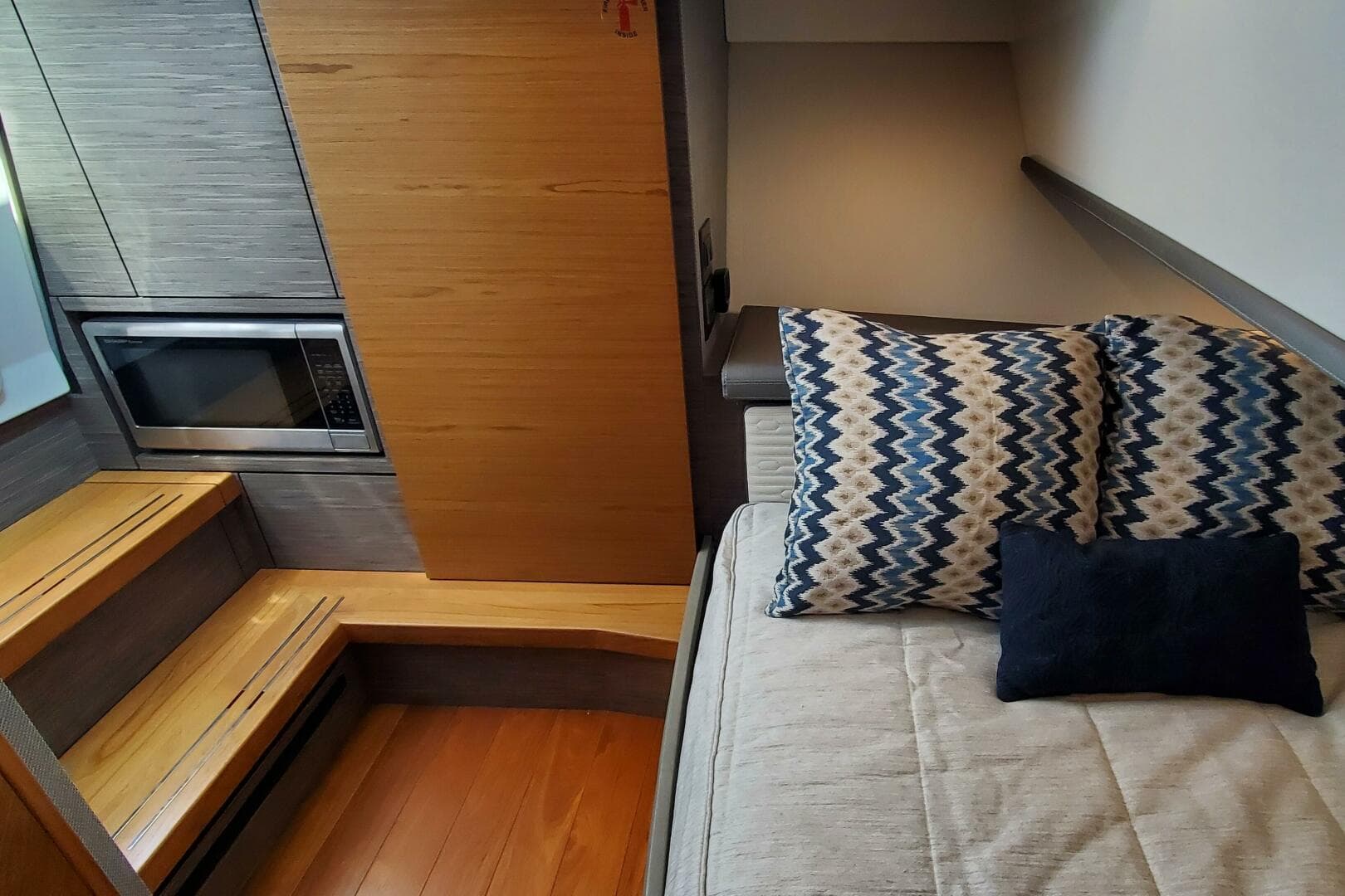 2021 Tiara Yachts 38 LS