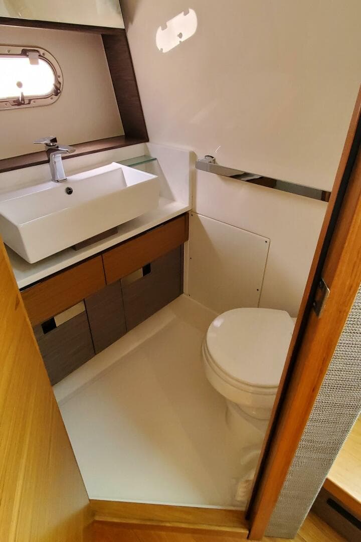 2021 Tiara Yachts 38 LS