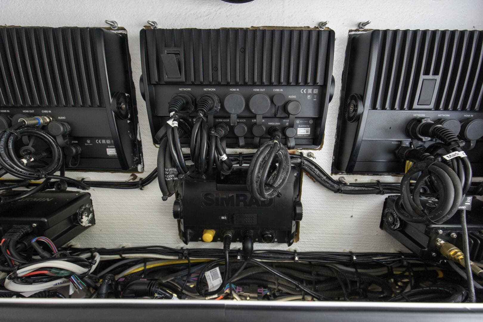 2020 Invincible 39 Open Fisherman Center Console Area (3)