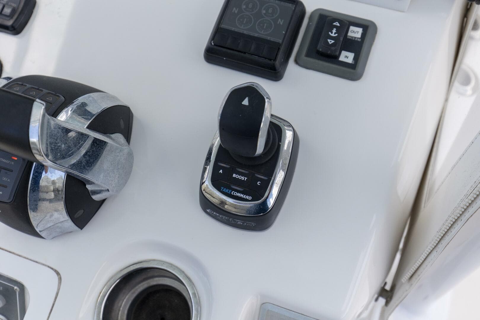 2020 Invincible 39 Open Fisherman Helm And Electronics (2)