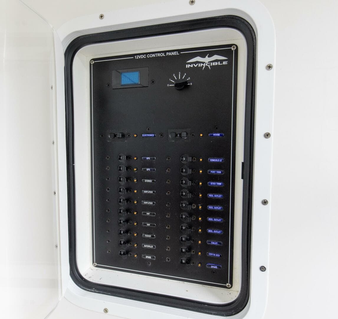 2020 Invincible 39 Open Fisherman Center Console Area (2)