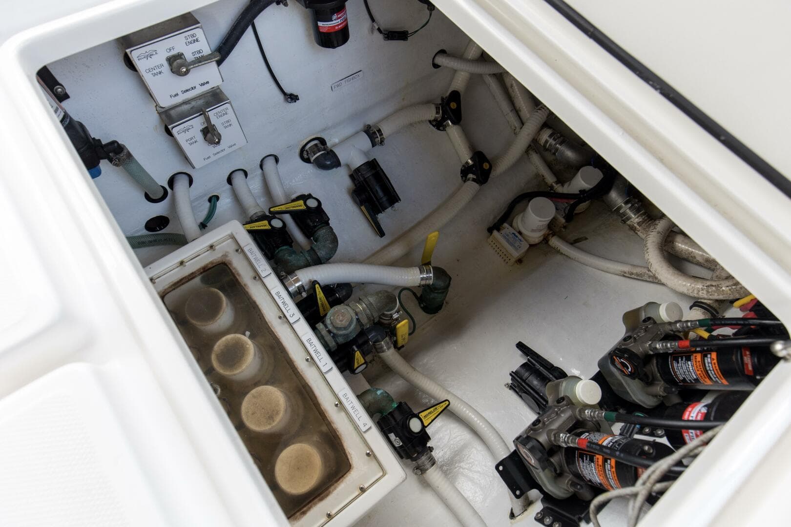 2020 Invincible 39 Open Fisherman Storage (2)