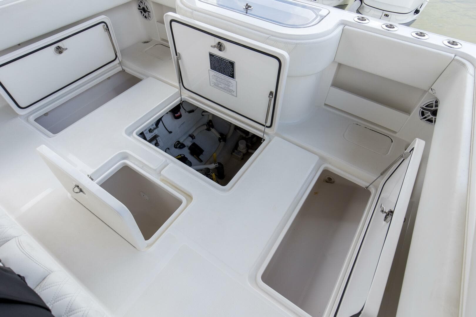 2020 Invincible 39 Open Fisherman Storage (1)