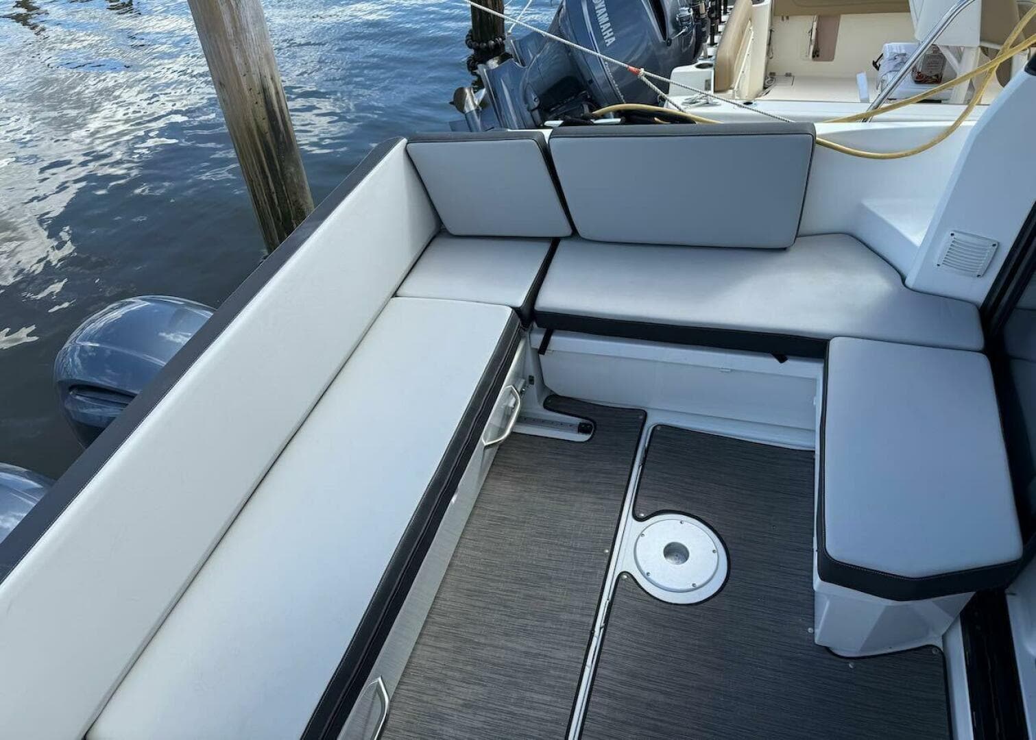 2021 Jeanneau NC 895