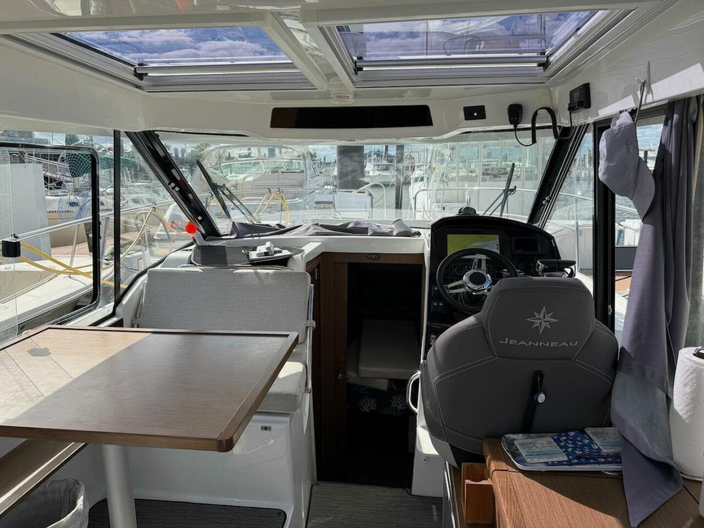 2021 Jeanneau NC 895