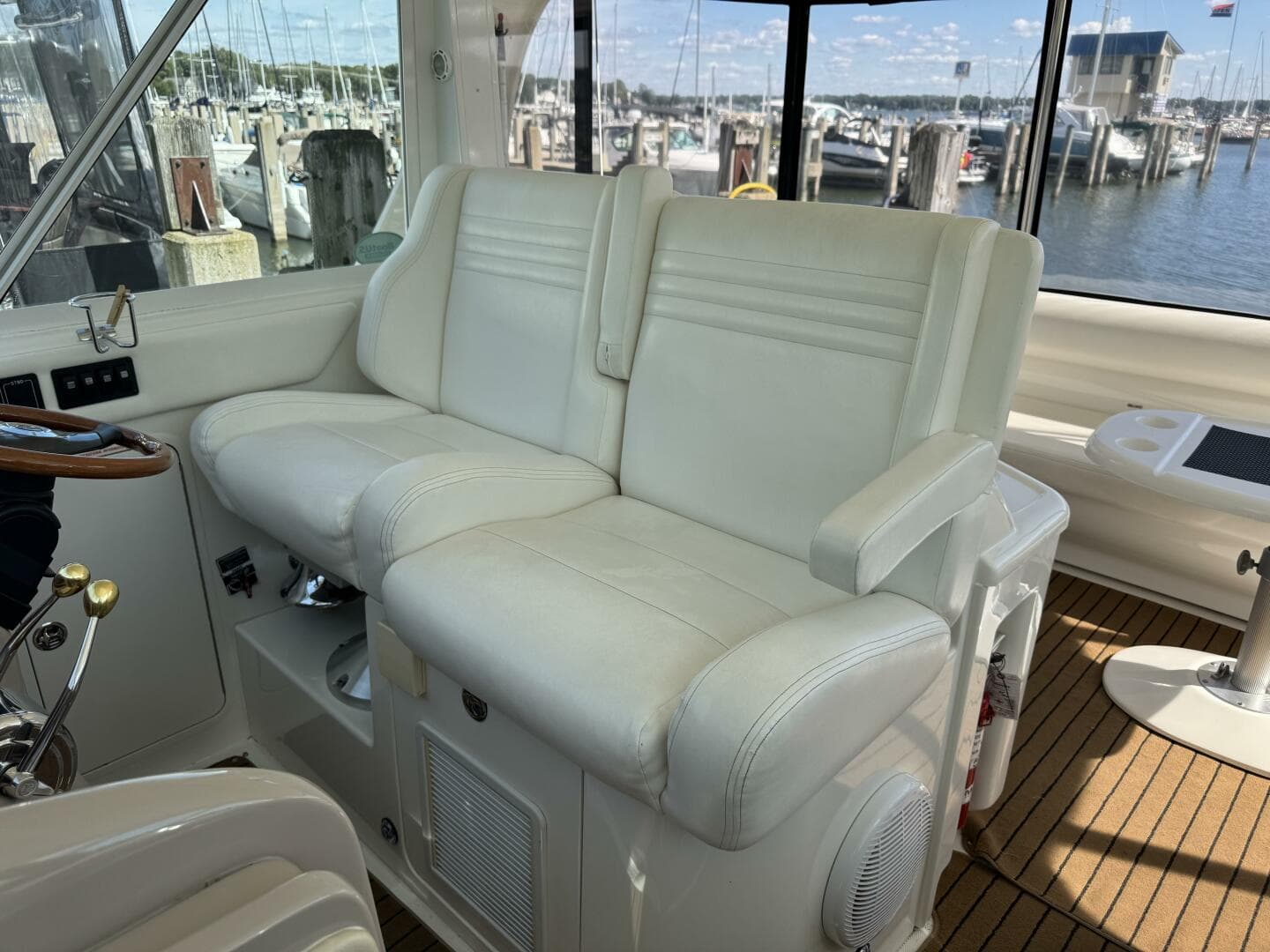 2004 Sea Ray 390 Motor Yacht