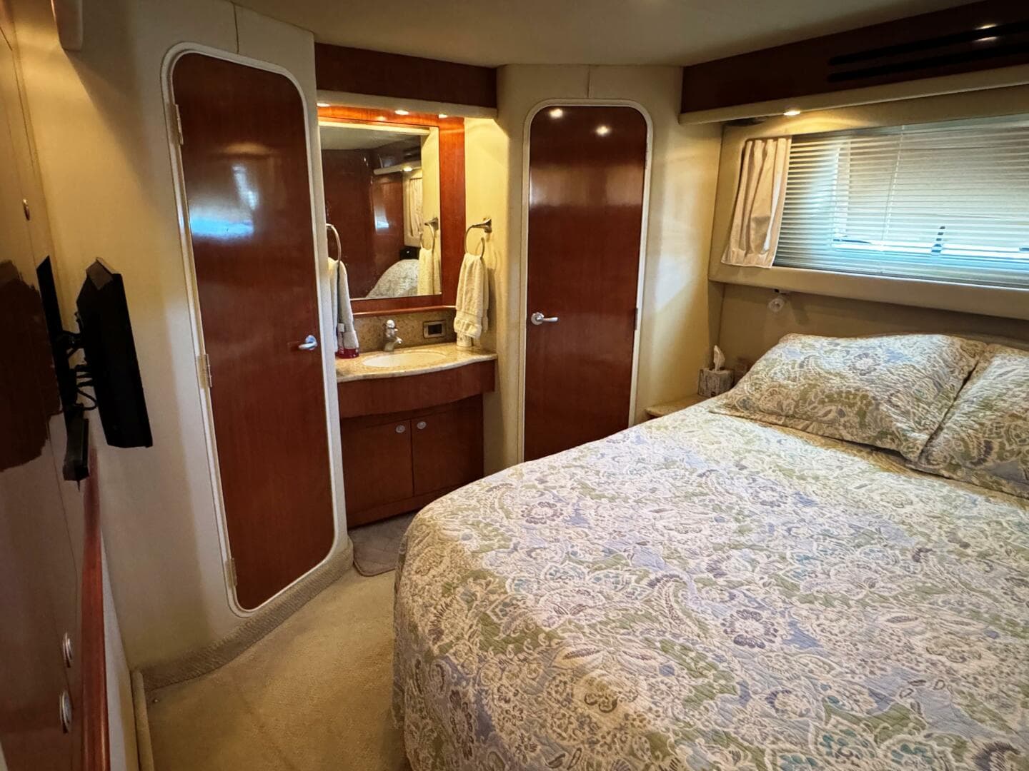 2004 Sea Ray 390 Motor Yacht