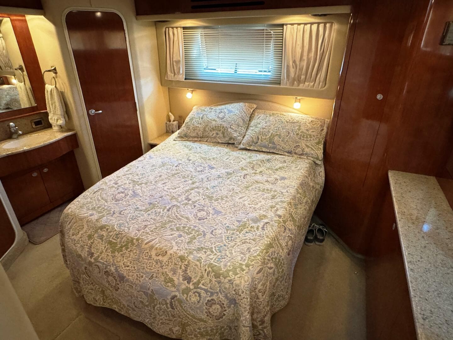 2004 Sea Ray 390 Motor Yacht