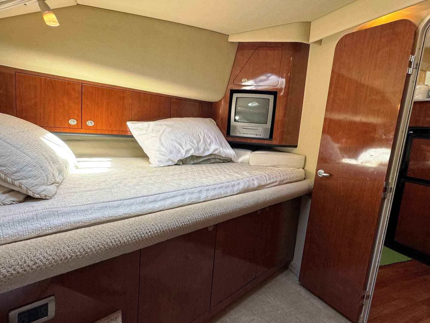 2004 Sea Ray 390 Motor Yacht