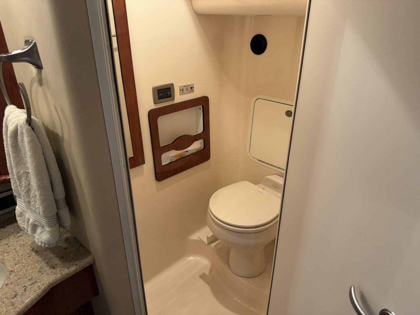 2004 Sea Ray 390 Motor Yacht