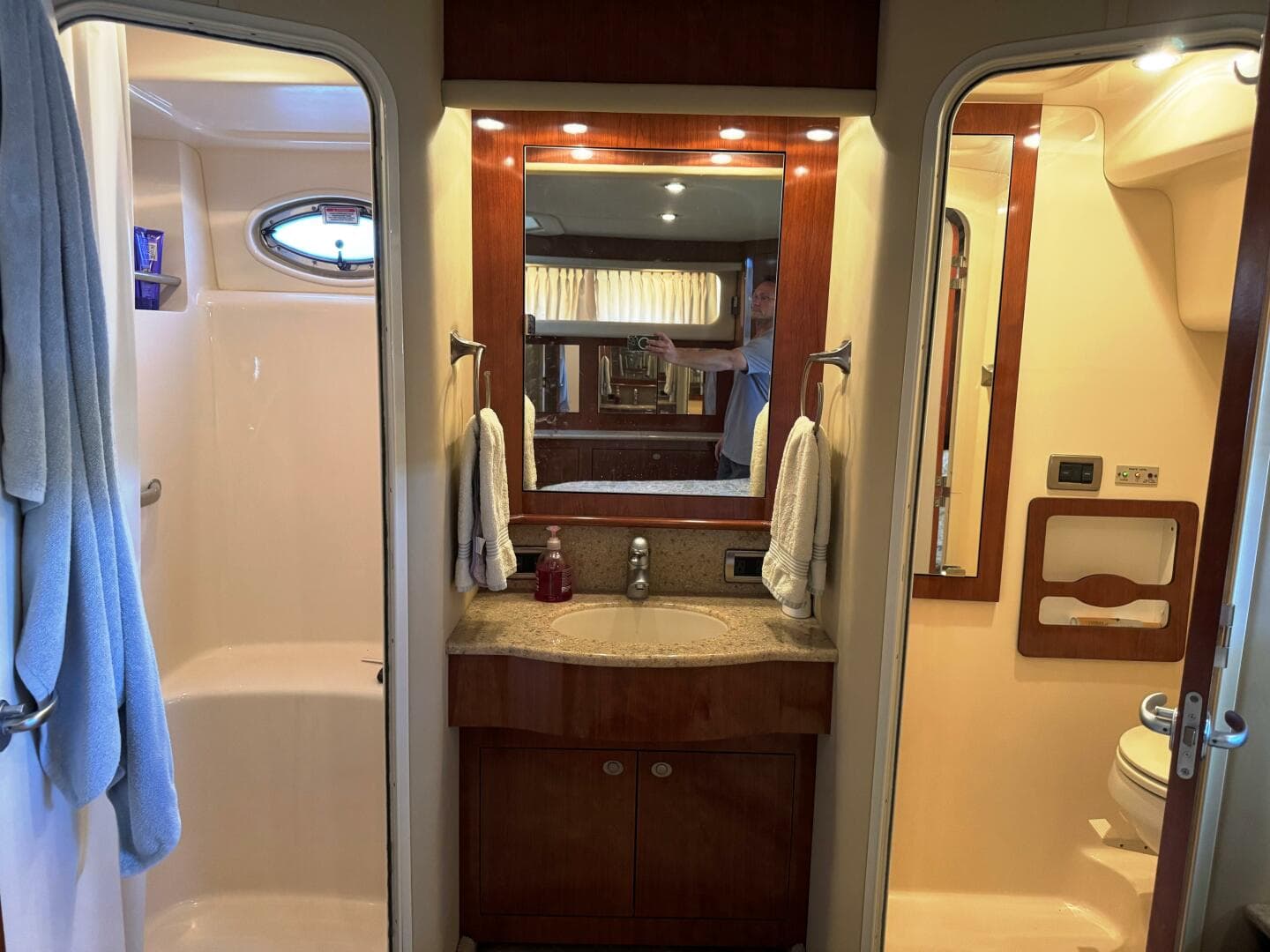 2004 Sea Ray 390 Motor Yacht