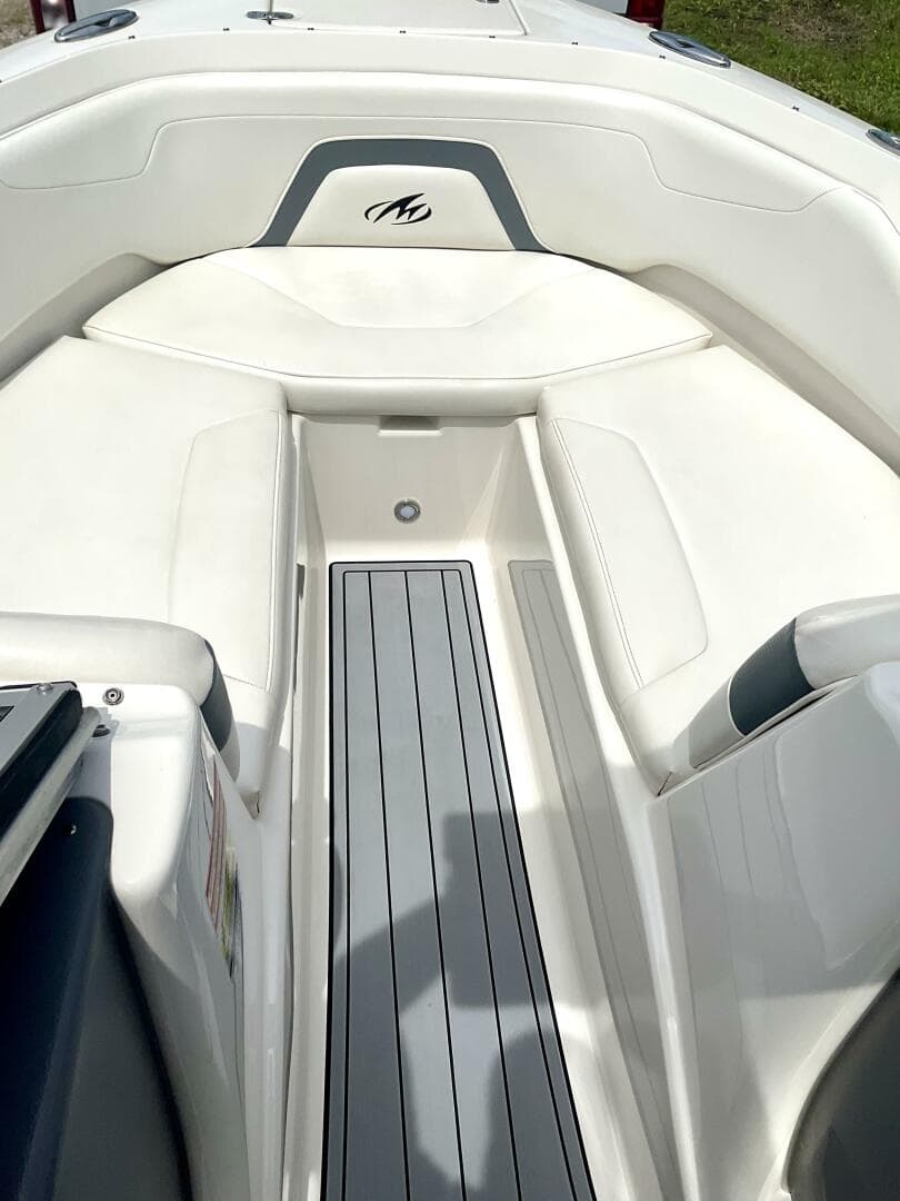 2012 Monterey 224 FS