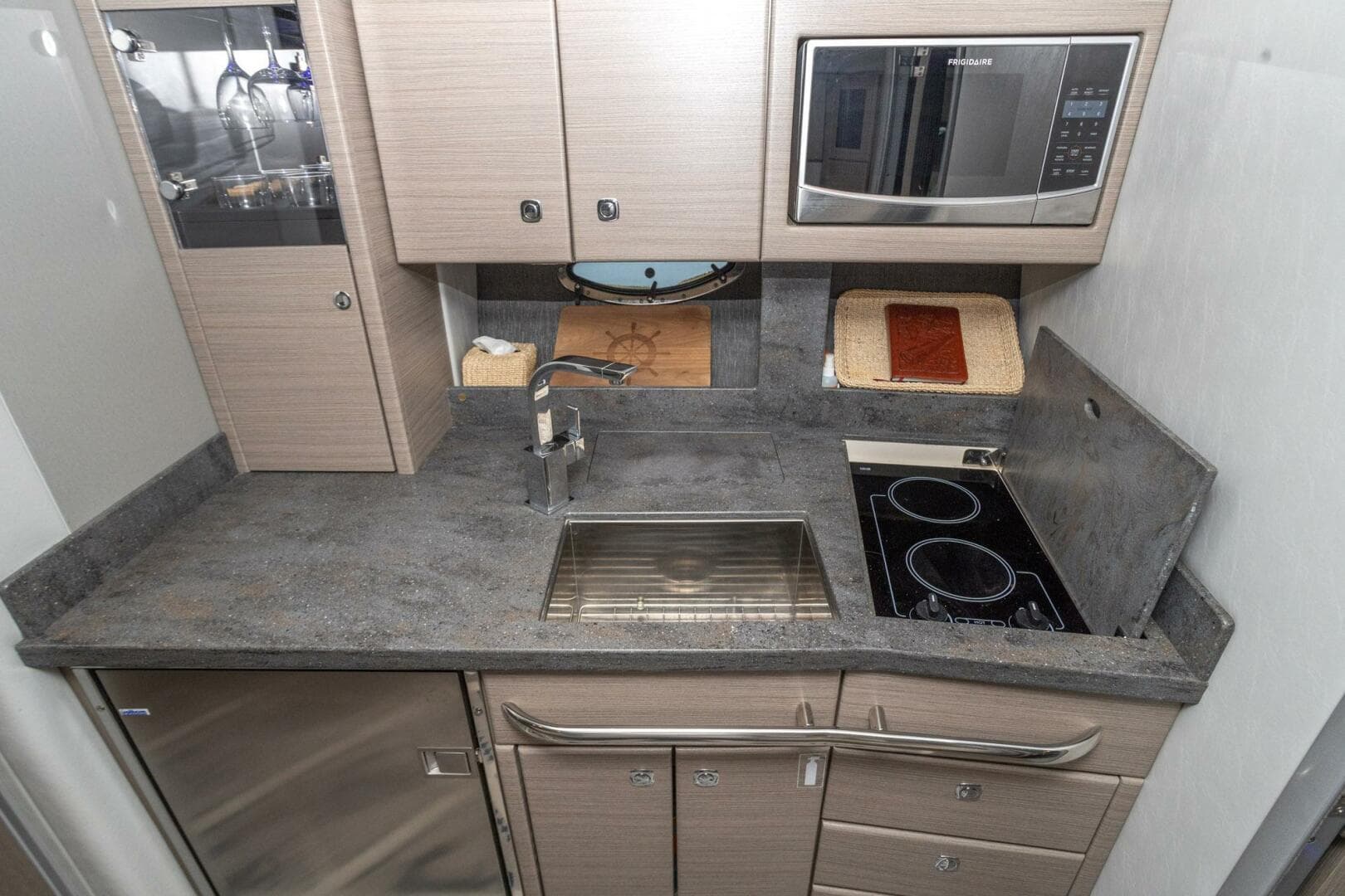 2018 Formula 37 Performance Cruiser