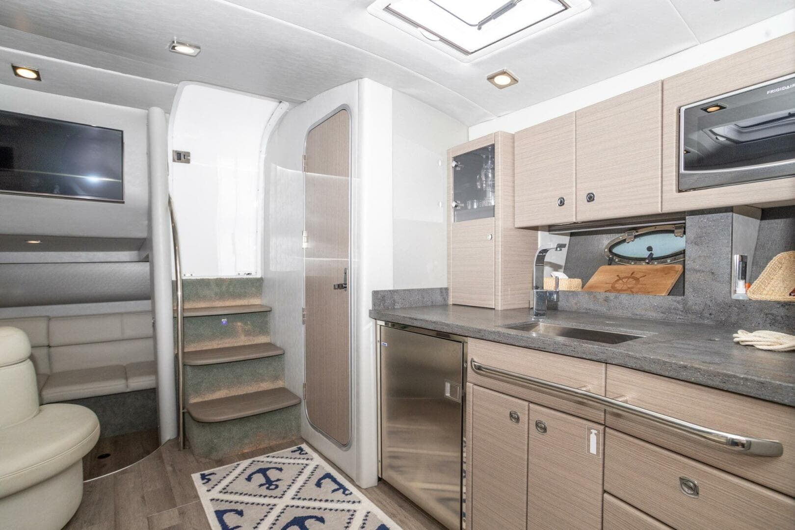 2018 Formula 37 Performance Cruiser