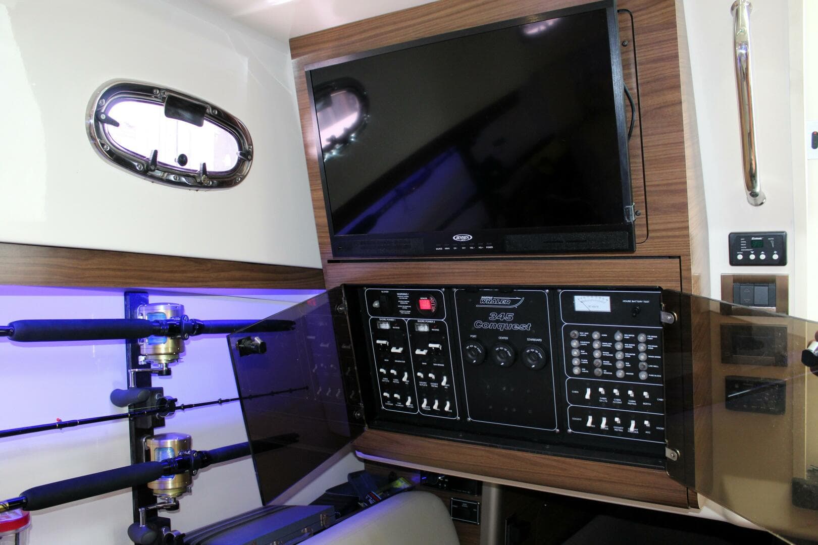 2017 Boston Whaler 345 Conquest