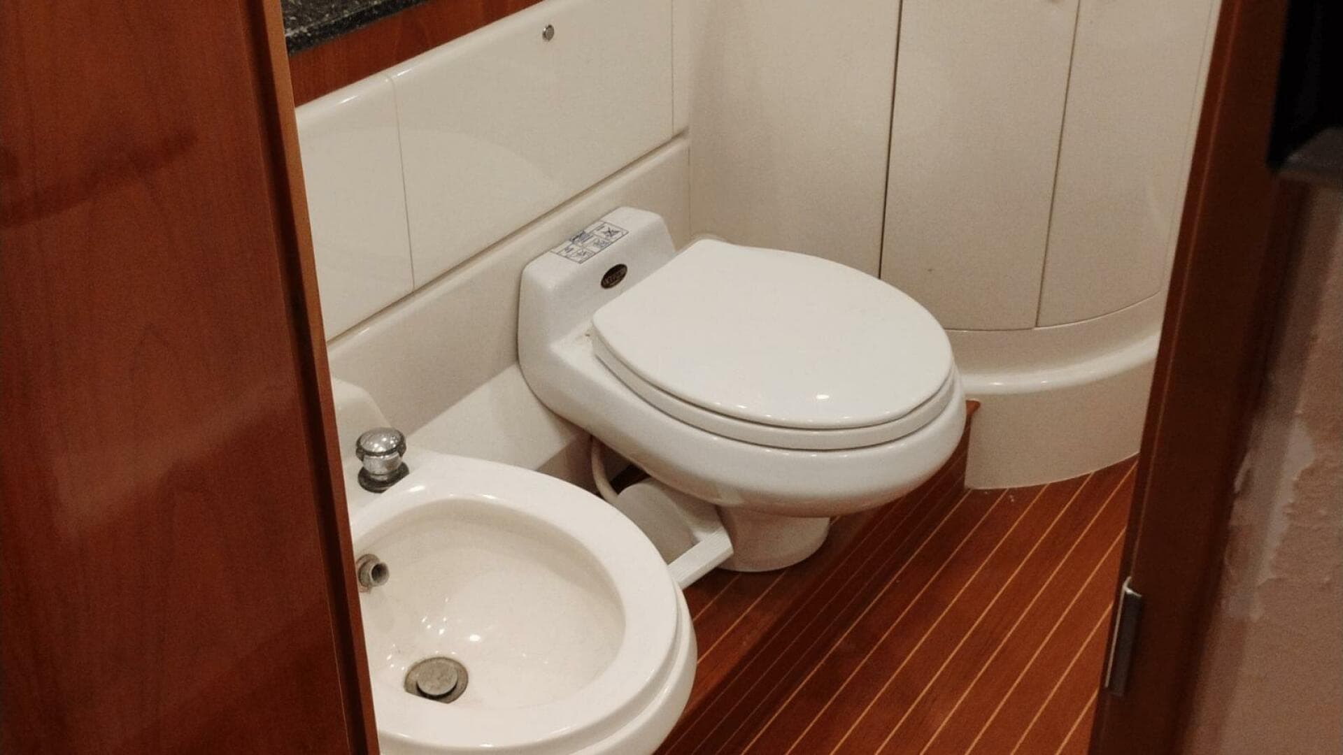 2001 Viking Princess 72