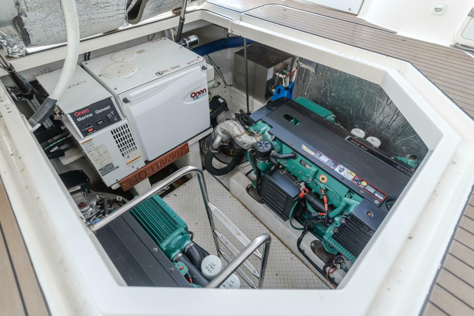 2006 Cruisers Yachts 420 Express