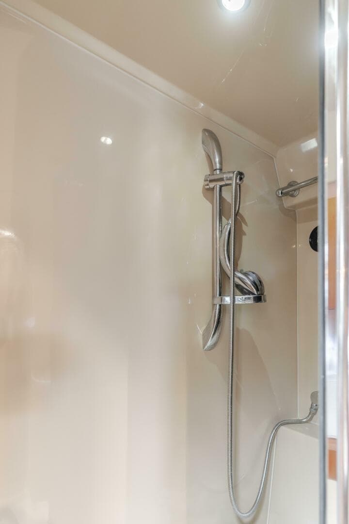 2006 Cruisers Yachts 420 Express