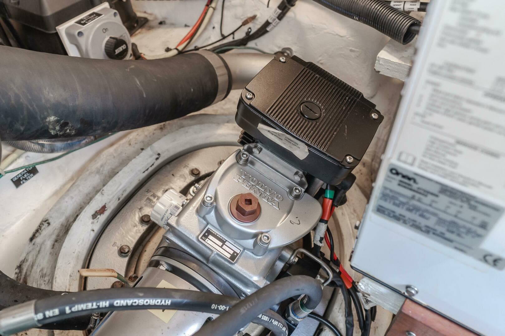 2006 Cruisers Yachts 420 Express