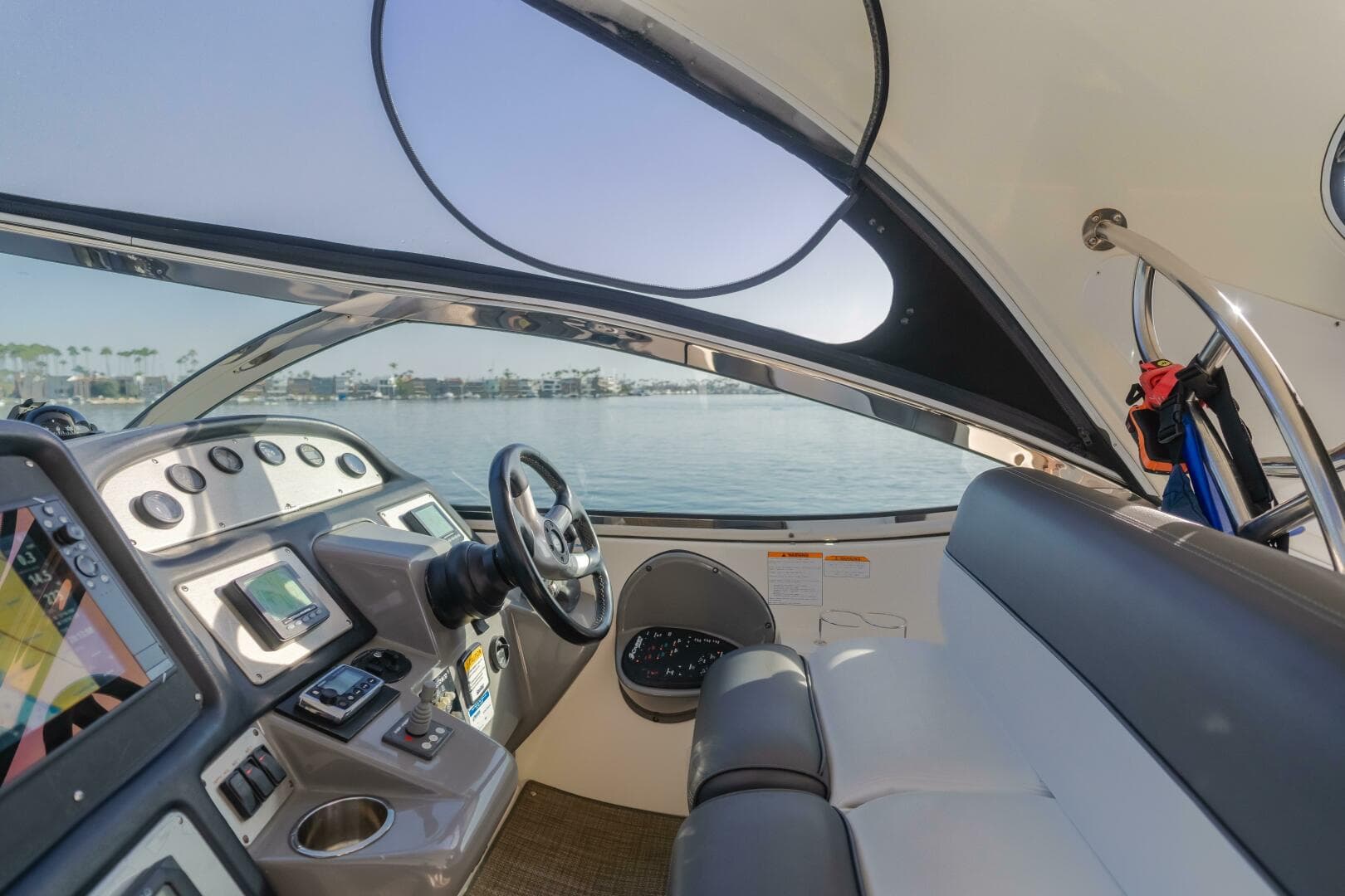 2006 Cruisers Yachts 420 Express