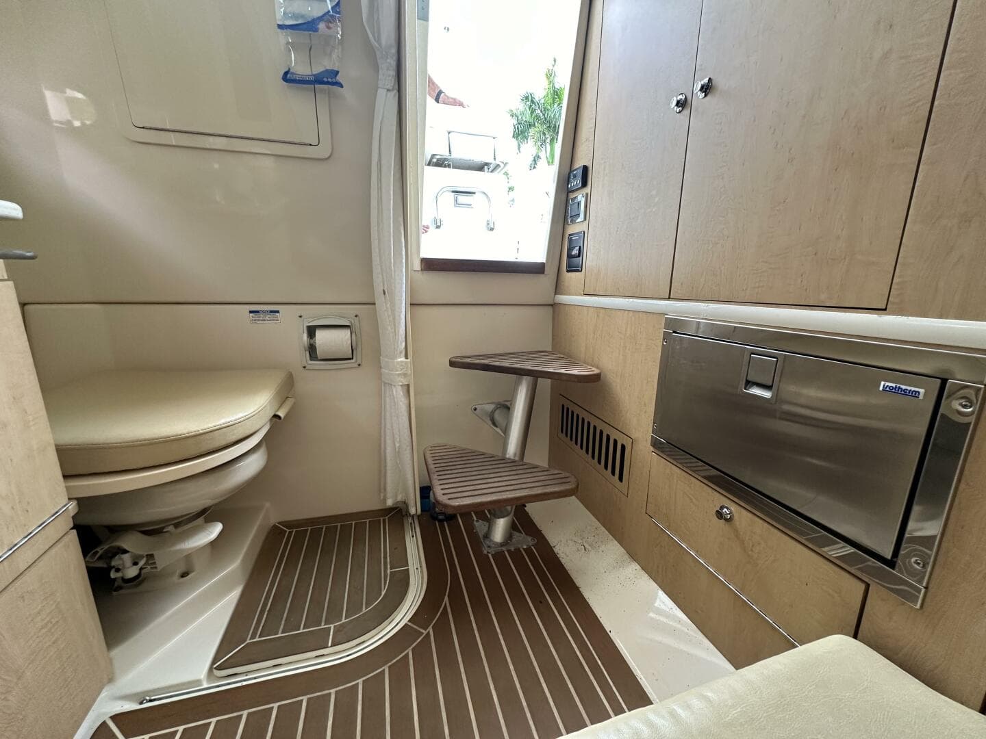 2015 Boston Whaler 370 Outrage