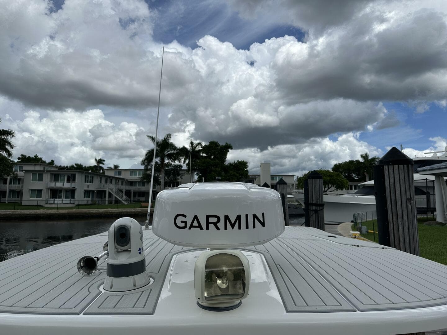 2015 Boston Whaler 370 Outrage